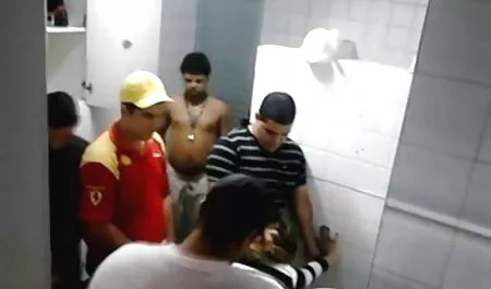 El viejo padre de familia en el culo se folla mujeres viejas gordas desnudas a la criada