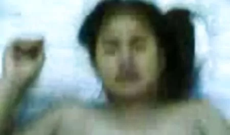 Las lesbianas en la cámara y viejas xxz lamiendo coños