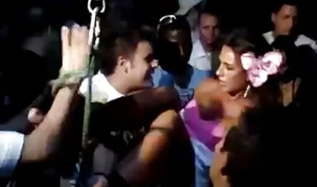 Un niño pequeño no está satisfecho con el joven xvideos viejas maduras amante