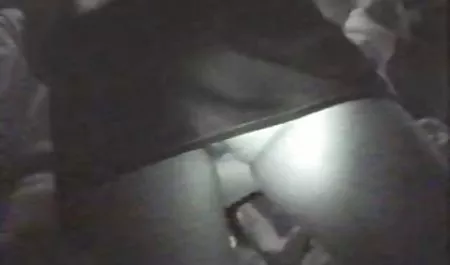 Mañana Twinks cuarto en el viejas enculadas agua