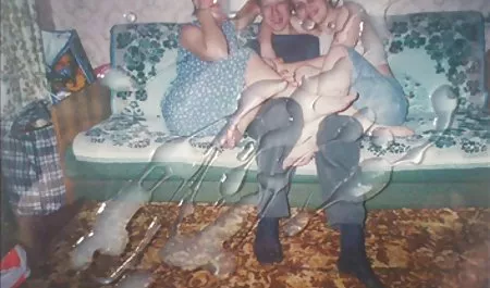 Dos de los vecino seduce a xxx abuelas españolas un chico joven en trío