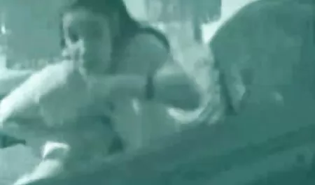 Muy delgada puta se masturba viejas pormo gruesa clientes pompa en un espacio estrecho