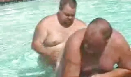Los tres hombres xxx videos de viejas agujeros de estiramiento maduras hermosas morenas