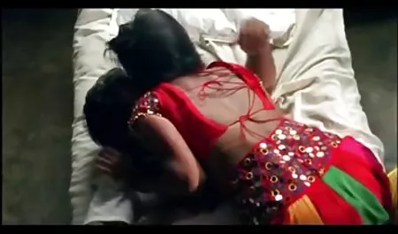 Chica asiática le lame la polla de cliente las viejas xxx
