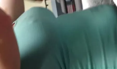 De la india chica con grandes tetas chupa la sexo lesbianas viejas polla hábilmente