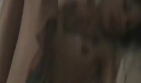 Dulce viejas tetonas de penetración en el coño