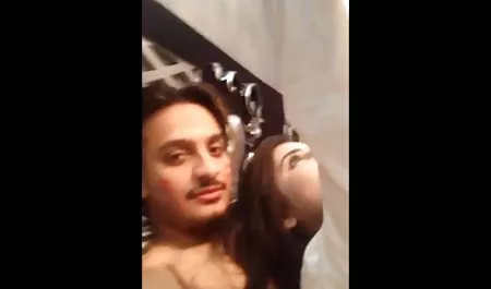 La esbelta chica coño masturbándose enorme consolador rojo negras ancianas