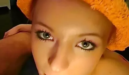 Vagina, masturbándose con los dedos sexo anal con la abuela de la juego en una isla remota
