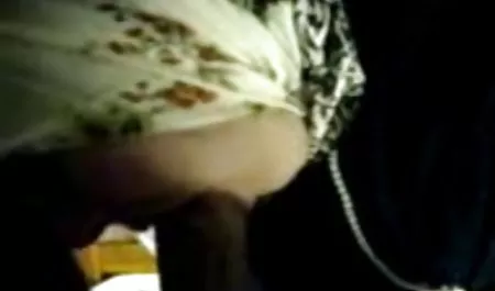 Las chicas ayudaron con el dispositivo sexo viejas feas que se ve recompensada con el sexo