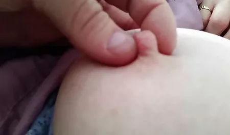 Mirando hacia adelante a la amante con una viejas peludas masturbandose gran polla al infierno