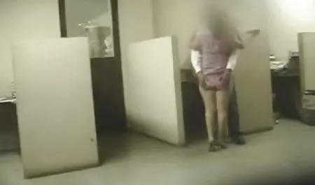 Poco agradable estudiante viejas mamando xxx en la cama de la sangre caliente