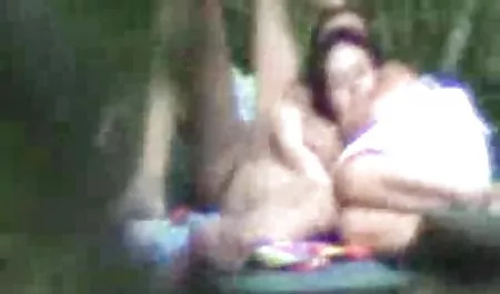 La niña viejas españolas desnudas estaba con su novio sexo oral