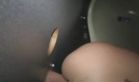 El té llegó a la señora y condujo directamente viejas fpllando a la cocina