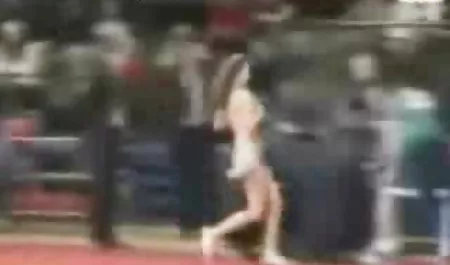 El sexo de la máquina con la mujer de la limpieza en la cocina viejas gordas maduras