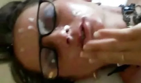 Punto ojos morenas sexo y videos de viejas maduras en todas las grietas en la silla.