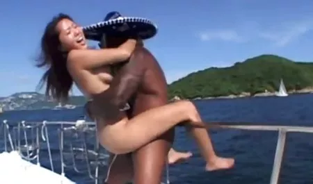 Chica viejitos con jovenes xxx con gritos el final del salvaje follando en la postura del perrito