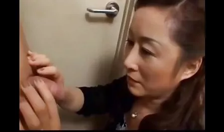 Limpieza en la ducha maduras peludas viejas coño masturbándose en frente de agua jabonosa