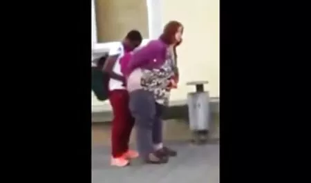Ayudar a que el tipo de entrega de novia en mujeres viejas gordas