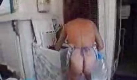 Los hombres sexo gratis ancianos que tienen relaciones sexuales con una prostituta.